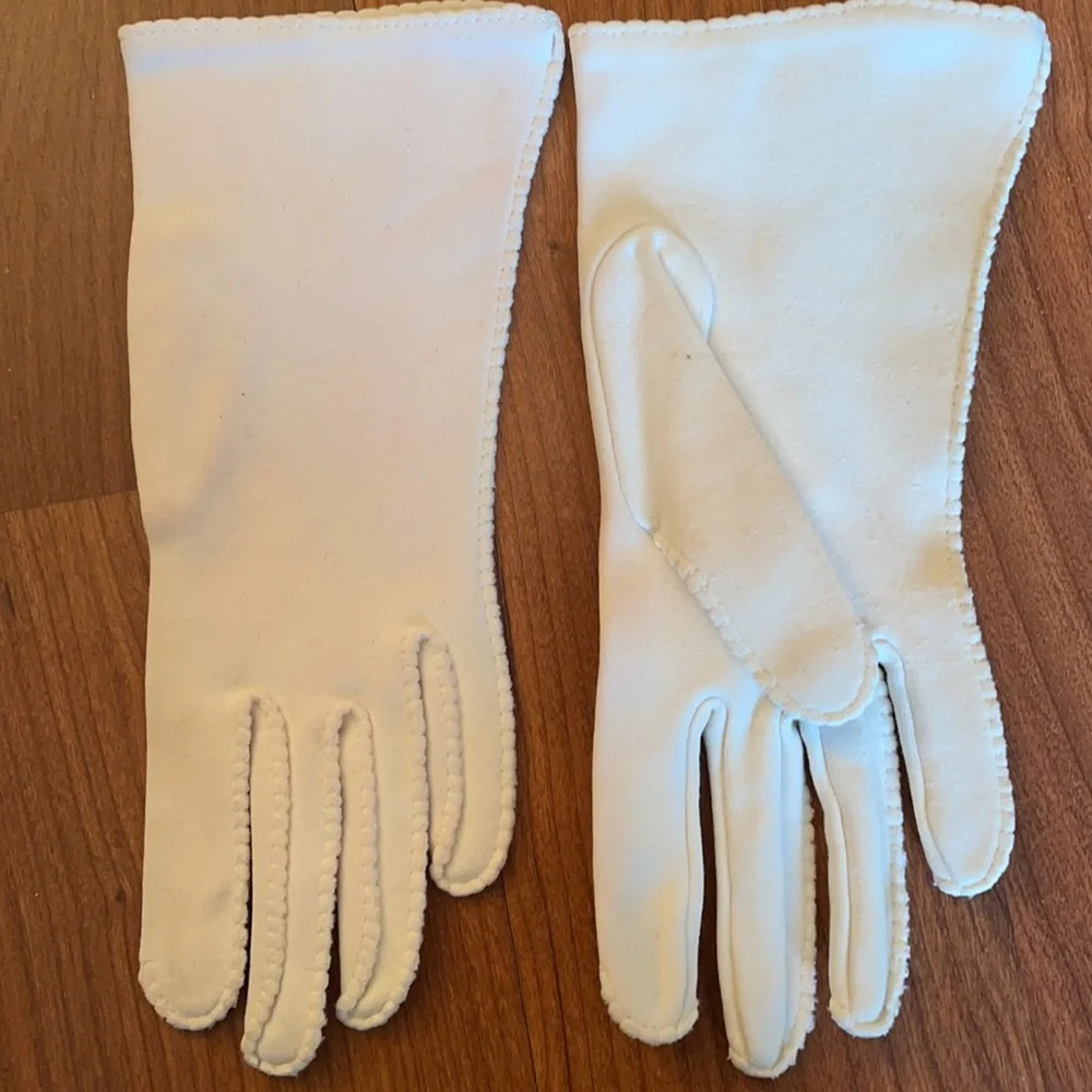 Vintage ladies gloves